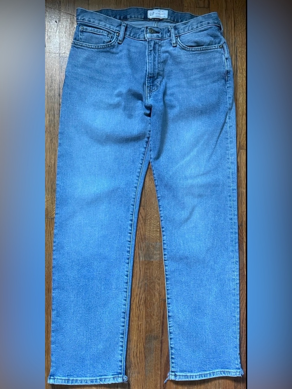 Gap Men's Light Wash Straight Jeans 32/30
